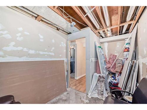 2714 74 Avenue Se, Calgary, AB - Indoor Photo Showing Other Room