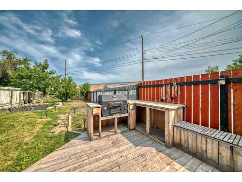 2714 74 Avenue Se, Calgary, AB - Outdoor