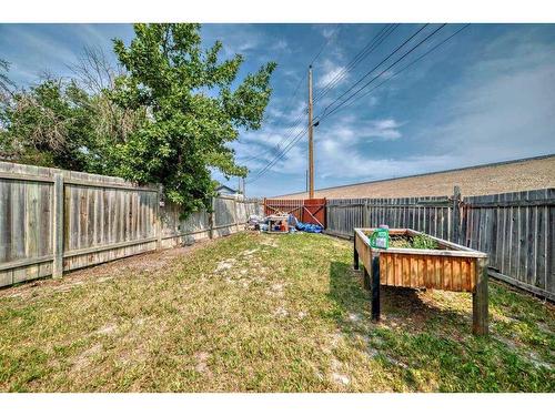 2714 74 Avenue Se, Calgary, AB - Outdoor