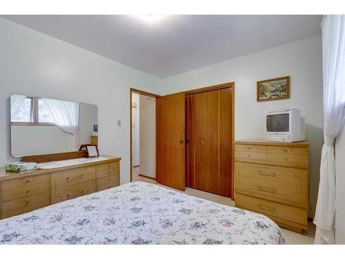 6101 Township Road 314, Rural Mountain View County, AB - Indoor Photo Showing Bedroom