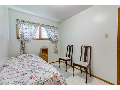 6101 Township Road 314, Rural Mountain View County, AB - Indoor Photo Showing Bedroom