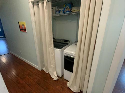 13 Cherry Se, Three Hills, AB - Indoor Photo Showing Laundry Room