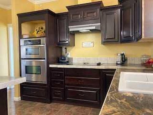 13 Cherry Se, Three Hills, AB - Indoor Photo Showing Kitchen