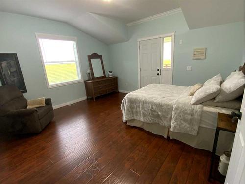 13 Cherry Se, Three Hills, AB - Indoor Photo Showing Bedroom