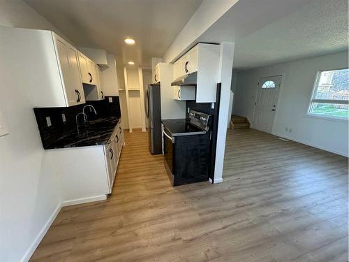 #F4-35 Nash Street, Red Deer, AB - Indoor Photo Showing Kitchen With Double Sink