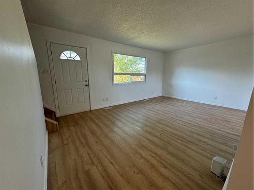 #F4-35 Nash Street, Red Deer, AB - Indoor Photo Showing Other Room