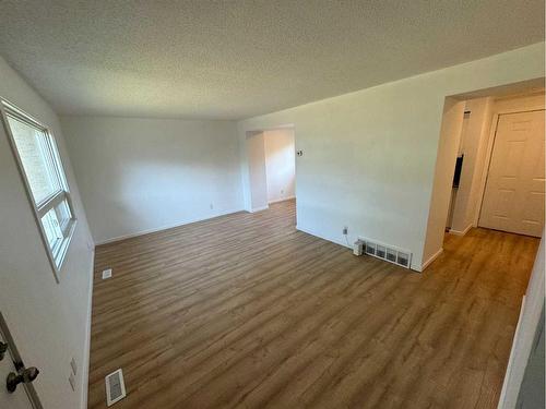 #F4-35 Nash Street, Red Deer, AB - Indoor Photo Showing Other Room