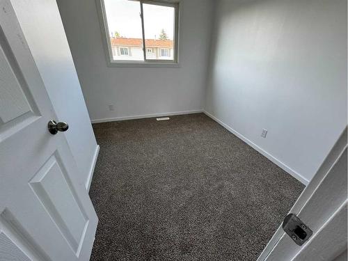 #F4-35 Nash Street, Red Deer, AB - Indoor Photo Showing Other Room