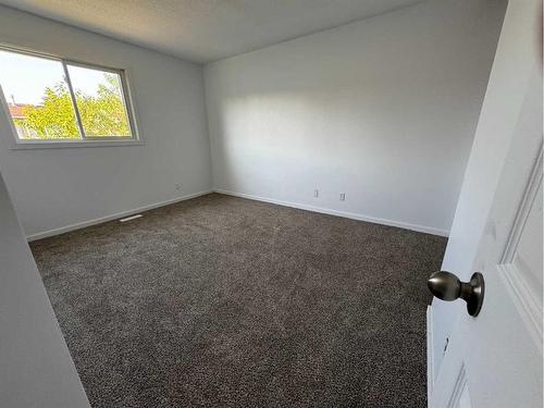 #F4-35 Nash Street, Red Deer, AB - Indoor Photo Showing Other Room