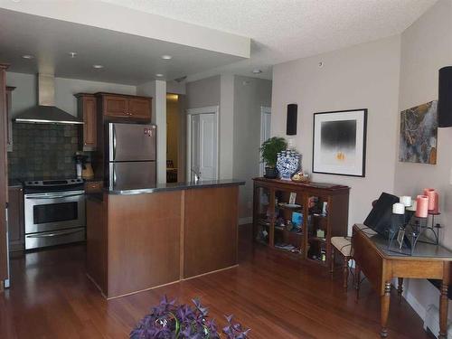 401-716 5 Street Ne, Calgary, AB - Indoor Photo Showing Kitchen