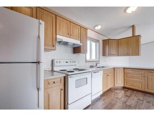 33073 Range Road 62, Rural Mountain View County, AB - Indoor Photo Showing Kitchen