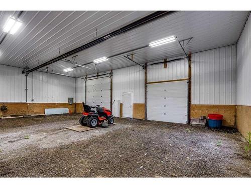 33073 Range Road 62, Rural Mountain View County, AB - Indoor Photo Showing Garage