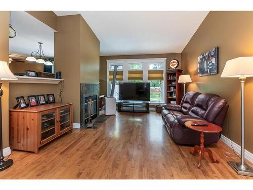 115-28342 Township Road, Rural Red Deer County, AB - Indoor Photo Showing Living Room