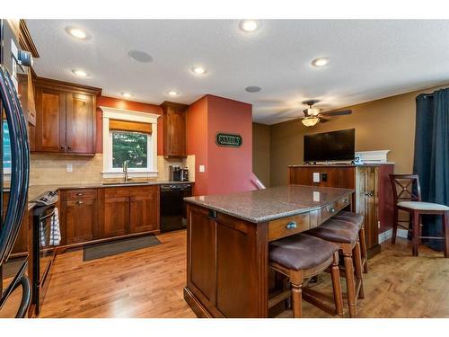 115-28342 Township Road, Rural Red Deer County, AB - Indoor Photo Showing Kitchen