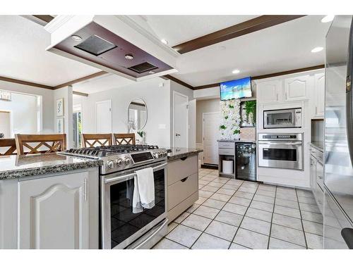 27007 Township Road 384, Rural Red Deer County, AB - Indoor Photo Showing Kitchen With Upgraded Kitchen