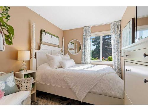 27007 Township Road 384, Rural Red Deer County, AB - Indoor Photo Showing Bedroom