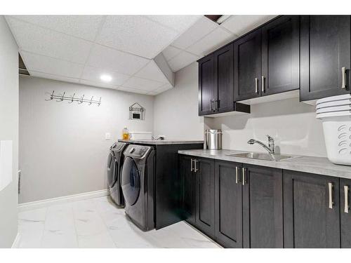 27007 Township Road 384, Rural Red Deer County, AB - Indoor Photo Showing Laundry Room