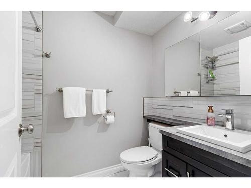 27007 Township Road 384, Rural Red Deer County, AB - Indoor Photo Showing Bathroom