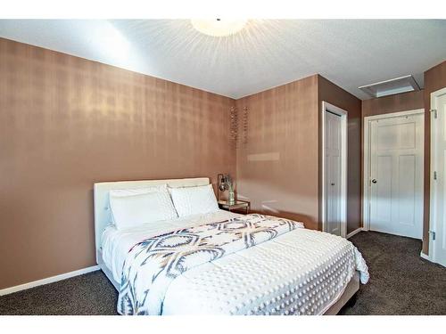 20 Tallman Close, Red Deer, AB - Indoor Photo Showing Bedroom