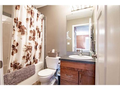 20 Tallman Close, Red Deer, AB - Indoor Photo Showing Bathroom