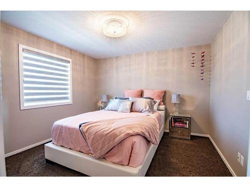 20 Tallman Close, Red Deer, AB - Indoor Photo Showing Bedroom