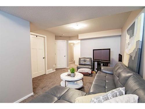 20 Tallman Close, Red Deer, AB - Indoor Photo Showing Living Room