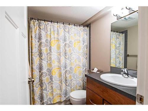 20 Tallman Close, Red Deer, AB - Indoor Photo Showing Bathroom