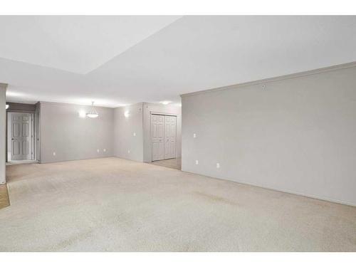 404-5601 Kerry Wood Drive, Red Deer, AB - Indoor Photo Showing Other Room