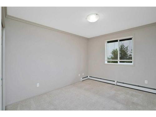 404-5601 Kerry Wood Drive, Red Deer, AB - Indoor Photo Showing Other Room