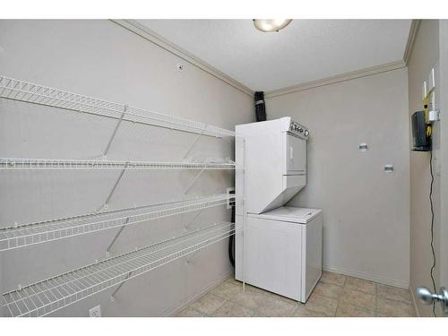 404-5601 Kerry Wood Drive, Red Deer, AB - Indoor Photo Showing Laundry Room