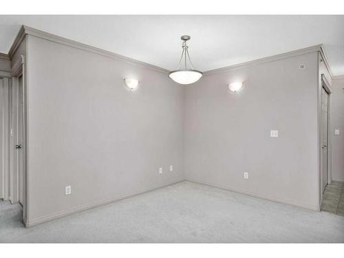 404-5601 Kerry Wood Drive, Red Deer, AB - Indoor Photo Showing Other Room