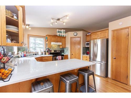 144 Ammeter Close, Red Deer, AB - Indoor Photo Showing Kitchen