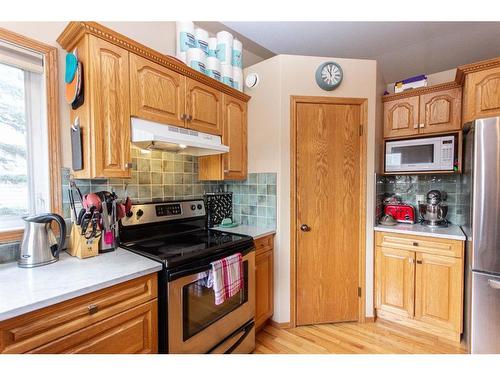 144 Ammeter Close, Red Deer, AB - Indoor Photo Showing Kitchen