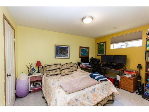 144 Ammeter Close, Red Deer, AB - Indoor Photo Showing Bedroom