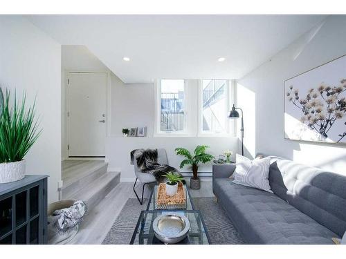 14649 1 Street Ne, Calgary, AB - Indoor Photo Showing Living Room