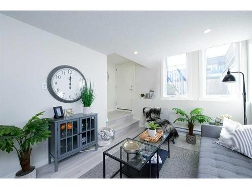 14649 1 Street Ne, Calgary, AB - Indoor Photo Showing Living Room