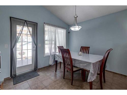 50 Jewell Street, Red Deer, AB - Indoor Photo Showing Dining Room