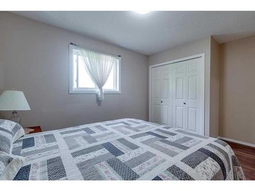 50 Jewell Street, Red Deer, AB - Indoor Photo Showing Bedroom