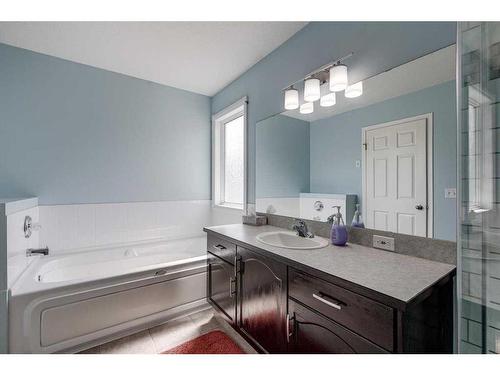 50 Jewell Street, Red Deer, AB - Indoor Photo Showing Bathroom