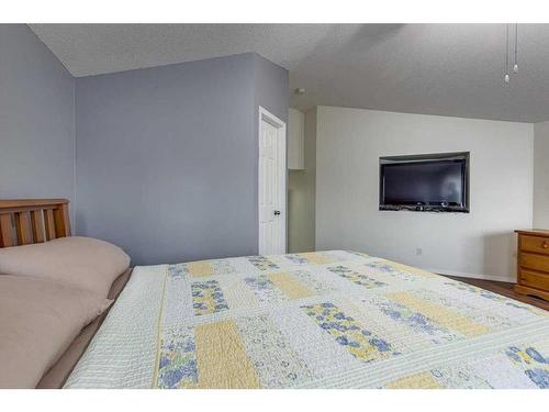 50 Jewell Street, Red Deer, AB - Indoor Photo Showing Bedroom