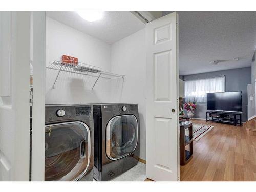 50 Jewell Street, Red Deer, AB - Indoor Photo Showing Laundry Room