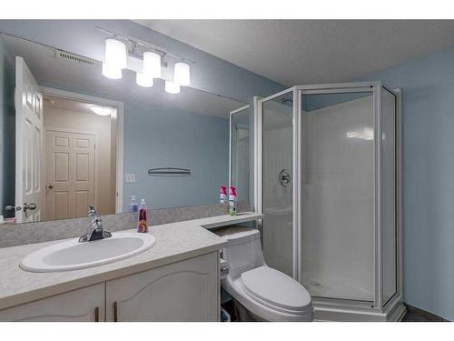 50 Jewell Street, Red Deer, AB - Indoor Photo Showing Bathroom