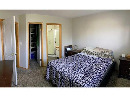 28 Wildrose Drive, Sylvan Lake, AB - Indoor Photo Showing Bedroom