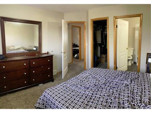 28 Wildrose Drive, Sylvan Lake, AB - Indoor Photo Showing Bedroom