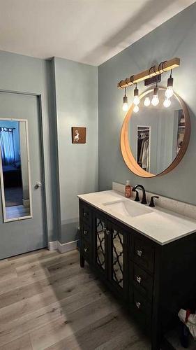 4905 Johnson Avenue, Lacombe, AB - Indoor Photo Showing Bathroom