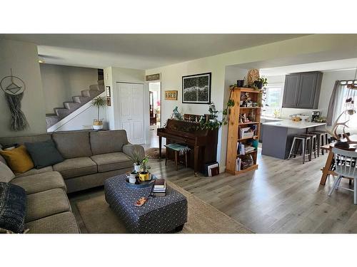 4905 Johnson Avenue, Lacombe, AB - Indoor Photo Showing Living Room