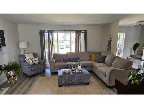 4905 Johnson Avenue, Lacombe, AB - Indoor Photo Showing Living Room