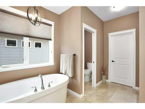 42 Coachill Street, Blackfalds, AB - Indoor Photo Showing Bathroom