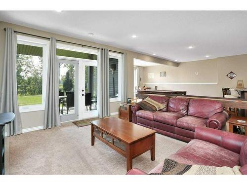 42 Coachill Street, Blackfalds, AB - Indoor Photo Showing Living Room