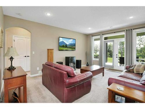 42 Coachill Street, Blackfalds, AB - Indoor Photo Showing Living Room